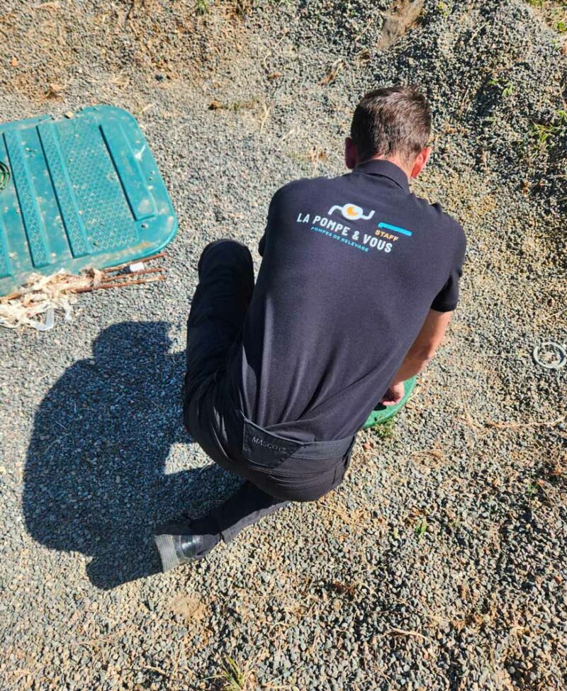 Technicien-La-Pompe-et-Vous-en-intervention