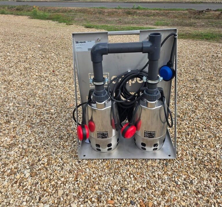 Angliers pompes relevage eaux pluviales Pose double pompe de relevage Calpeda